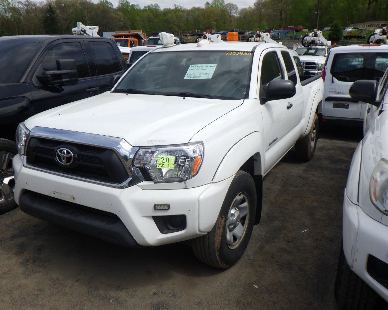 2013 Toyota Tacoma Ext Cab   4x4 s/n:020400