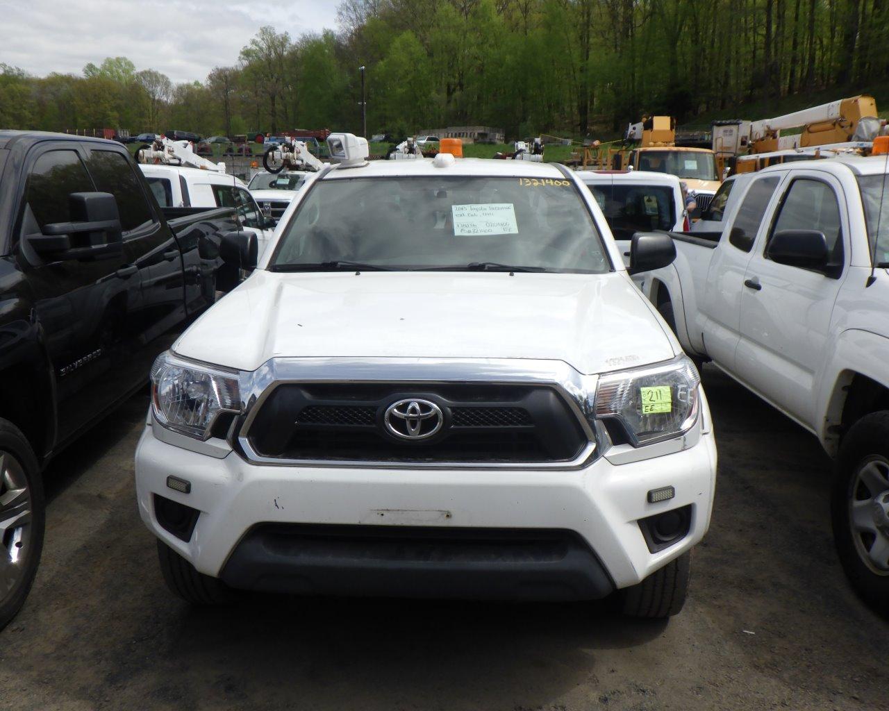 2013 Toyota Tacoma Ext Cab   4x4 s/n:020400