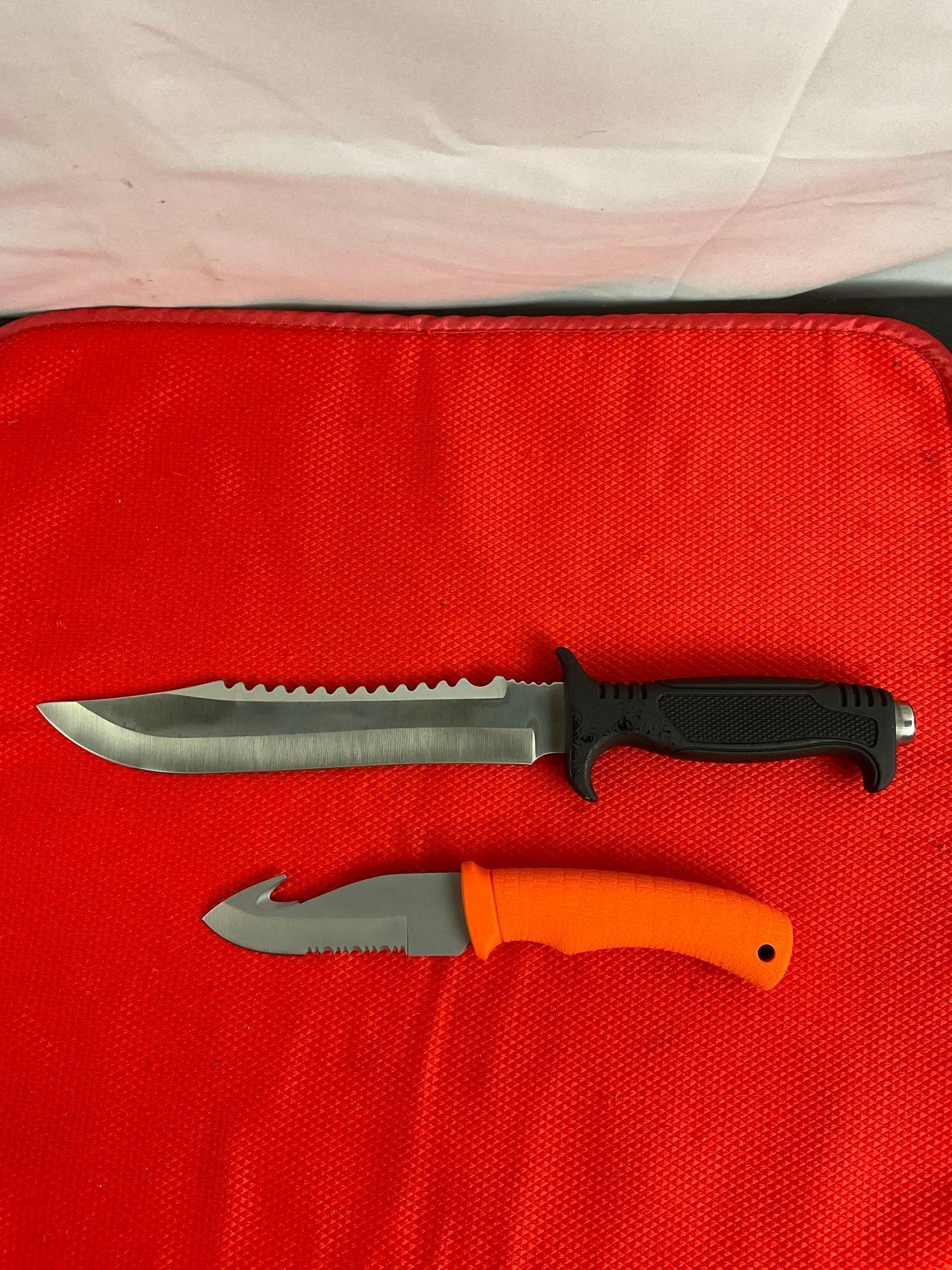 2 pcs Steel Fixed Blade Hunting Knives w/ Canvas Sheathes. Gator Guthook. Extreme Gator. NIB. See