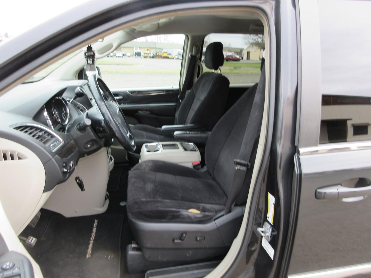 2011 Chrysler Town & Country Minivan