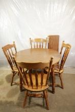 Formica Top Kitchen Table With 2 Leaves And 4 Chairs