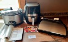 Everstar Slow Cooker, Gourmia Air Fryer and Booklet