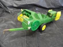 1/16 John Deere 24T Square Baler w/ Moving Parts