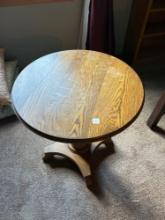Oak round parlor table