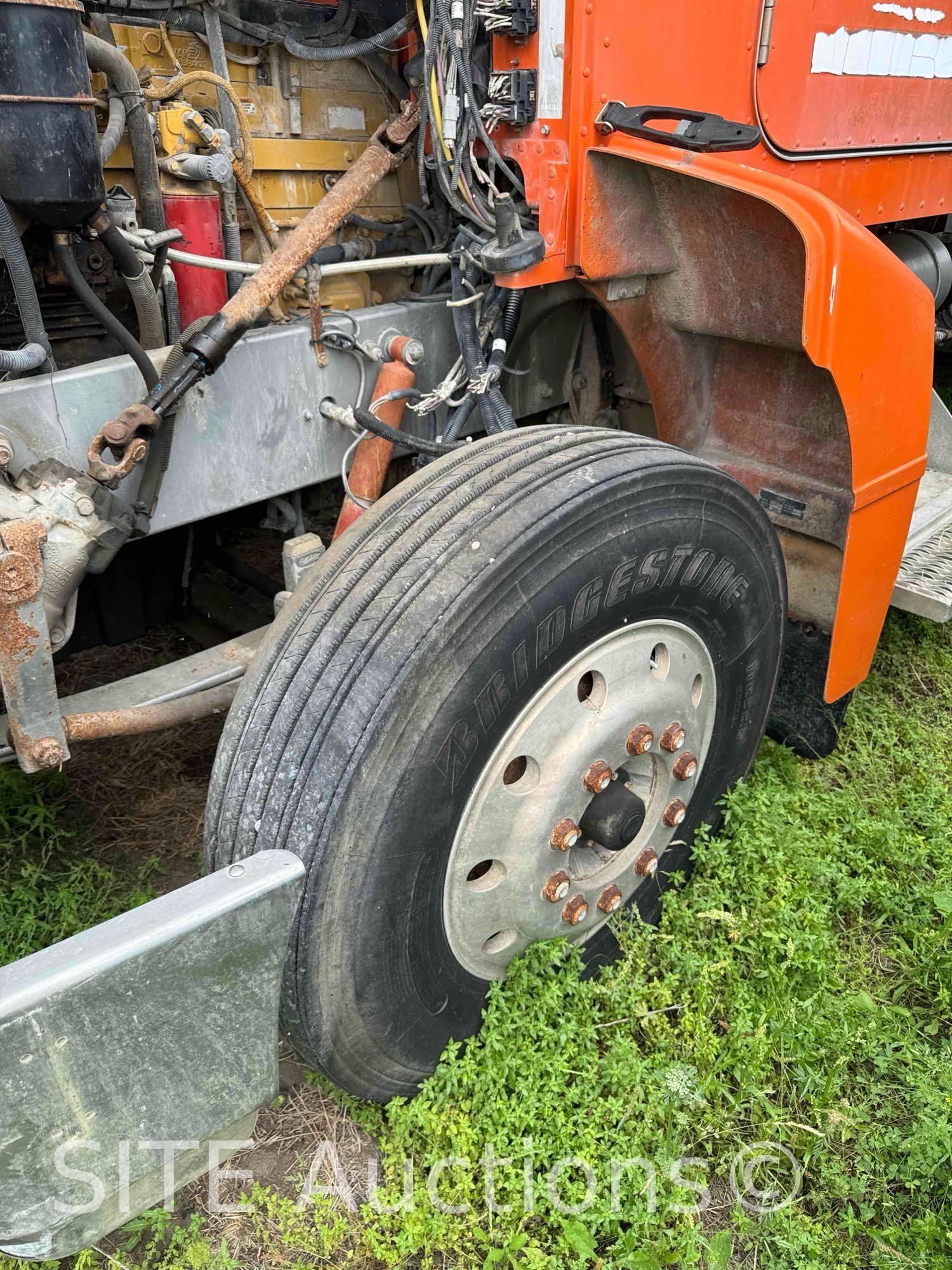 1999 Peterbilt 385 T/A Fuel Truck