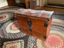 19 in. Wide Primitive Stage Coach Wooden Box