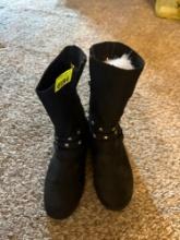 Black boots size 7