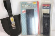 Bag win One Mini Maglite pouch, one handcuff pouch and one Bianchi black leather baton holder. In