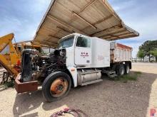 1995 FREIGHTLINER T/A DUMP TRUCK ODOMETER READS N/A MILES, VIN/SN: 1FUYDCYB