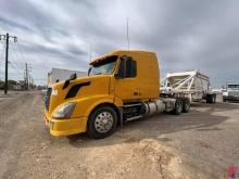 2012 VOLVO  T/A SLEEPER TRUCK TRACTOR