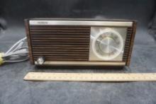 Realtone Model 3120 A.M. Radio
