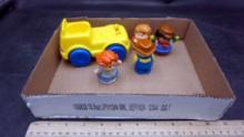 Toy Figures & 1989 Shelcore Yellow Vehicle