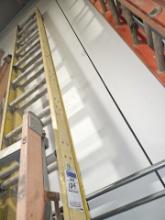Fiber glass extension ladder