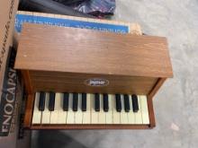 SMALL KID'S TOY PIANO