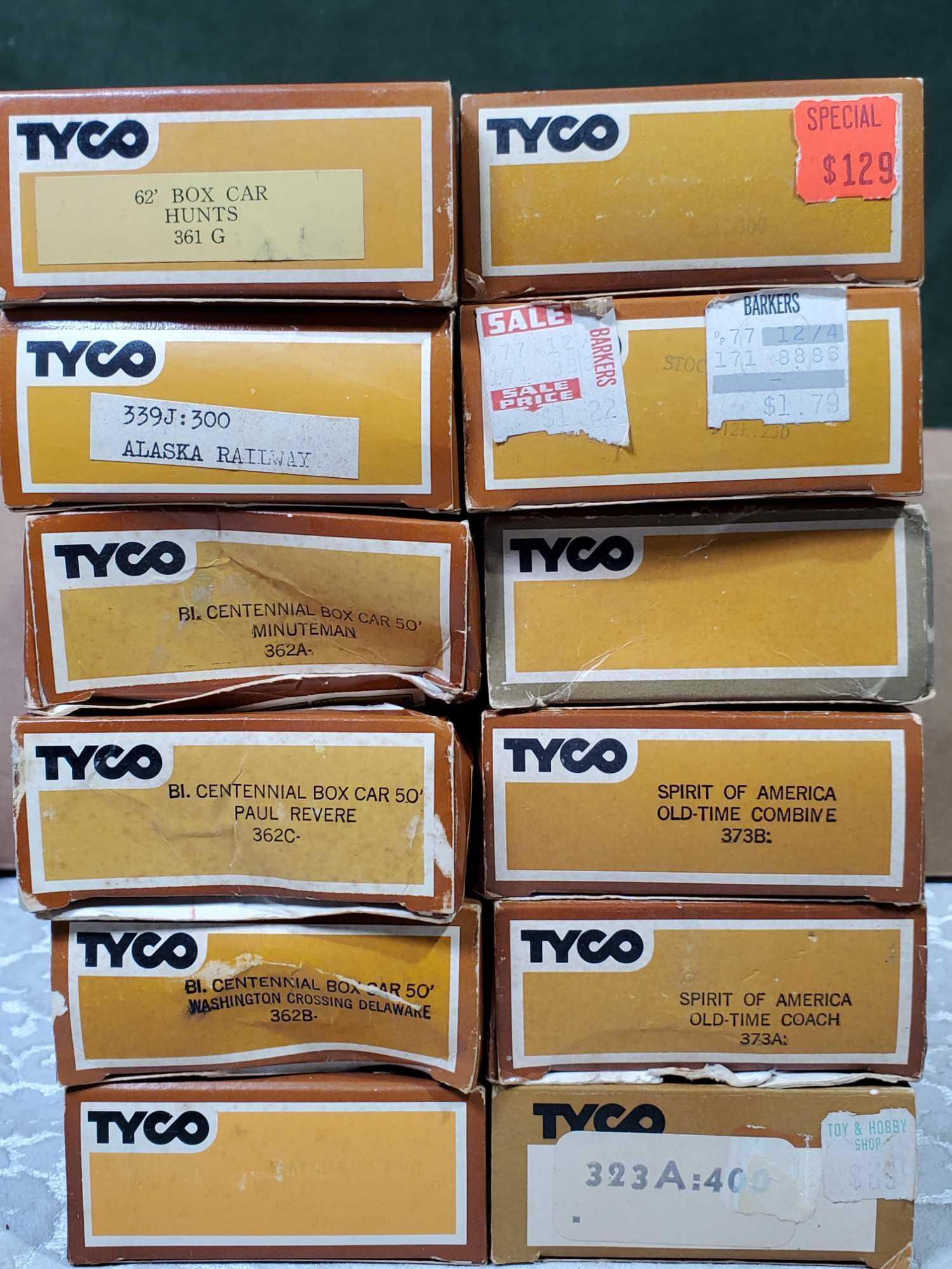 Tray LotTof Approx 29 HO Tyco Trains and Accessories In Original Boxes