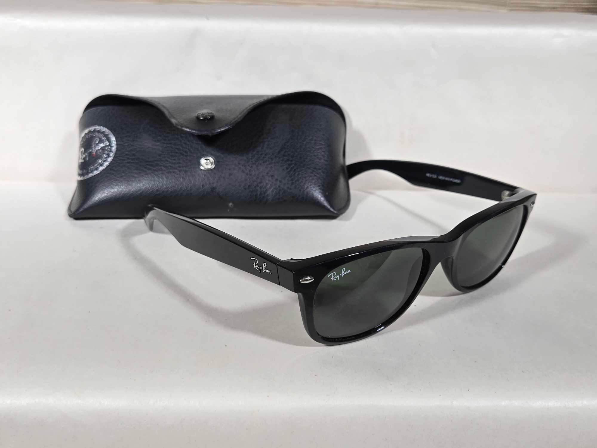 4 Pair of Pre-Owned Ray-Ban Sunglasses