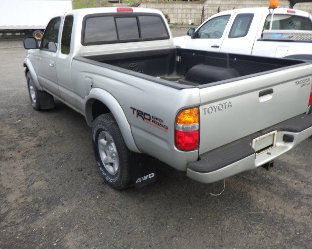 2003 TOYOTA Tacoma Ext Cab   4x4 (DOESN''T START) s/n:27259