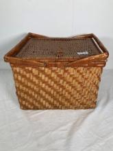 Vintage Country Picnic Basket