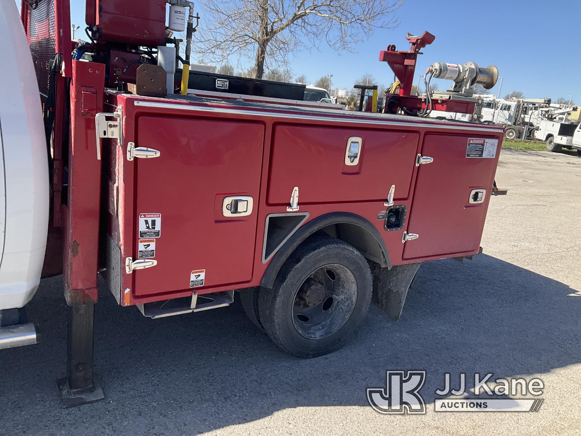 (Kansas City, MO) Altec AT40G, Articulating & Telescopic Bucket mounted behind cab on 2015 RAM 5500