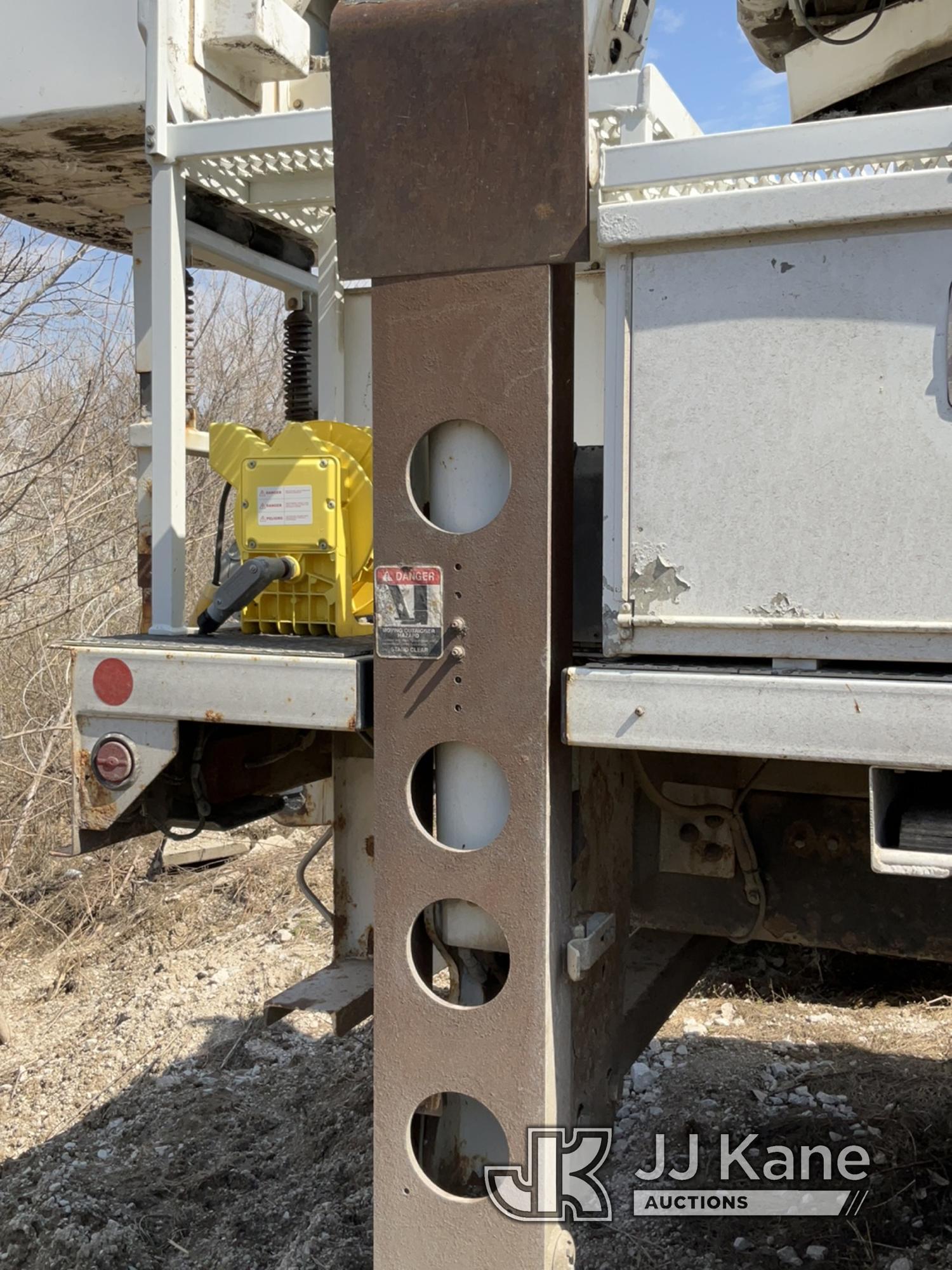 (Des Moines, IA) Altec AH100, Articulating & Telescopic Material Handling Bucket Truck rear mounted