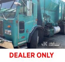 2005 Peterbilt 320 Side Load Recycling Truck, Pete 3 Axle Side Loader Dealer Only Runs and Moves par