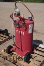 GAS CONTAINER W/PUMP