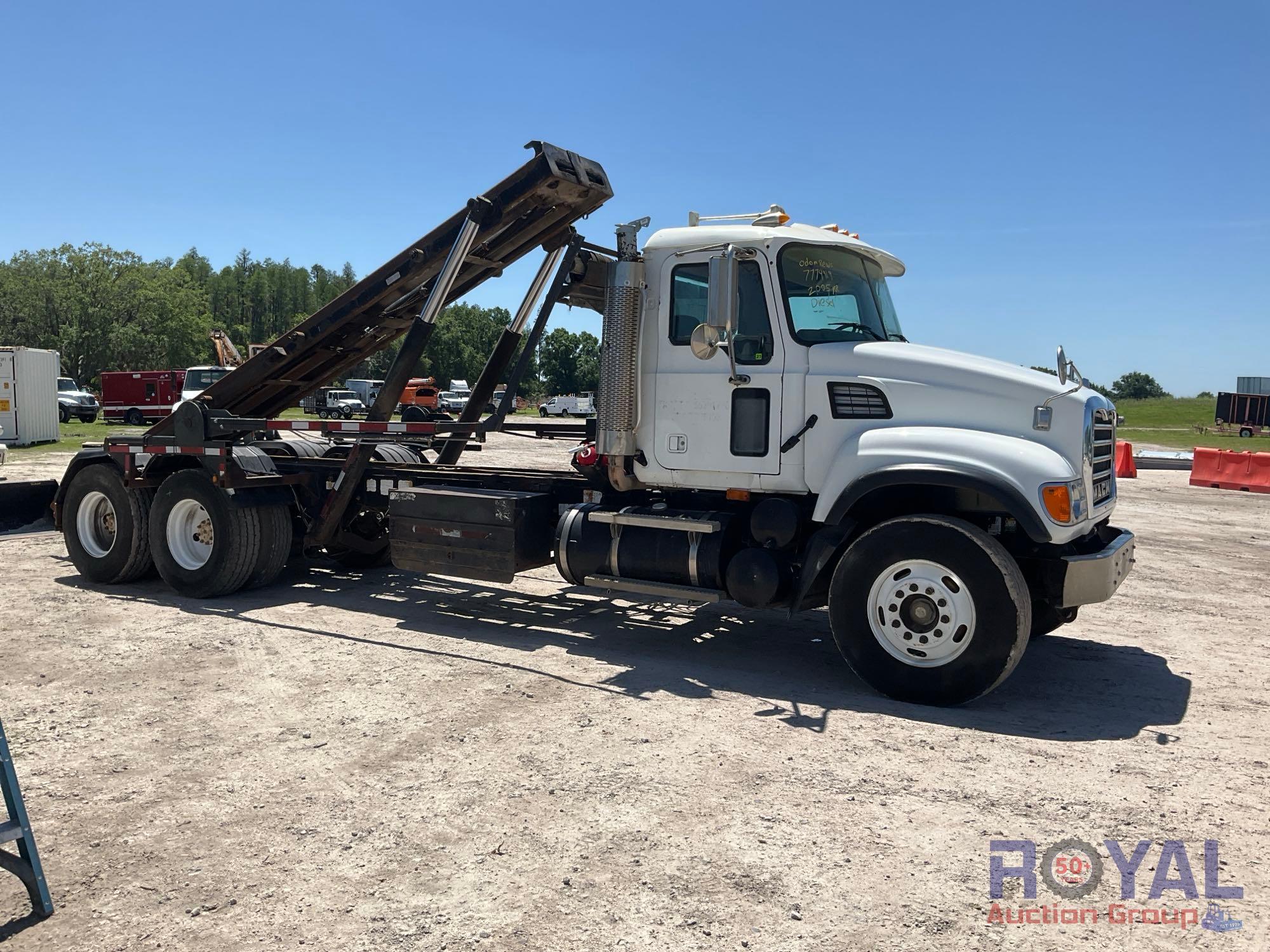 2005 Mack CV713 Galbreath UR-OR-174 Rolloff Truck