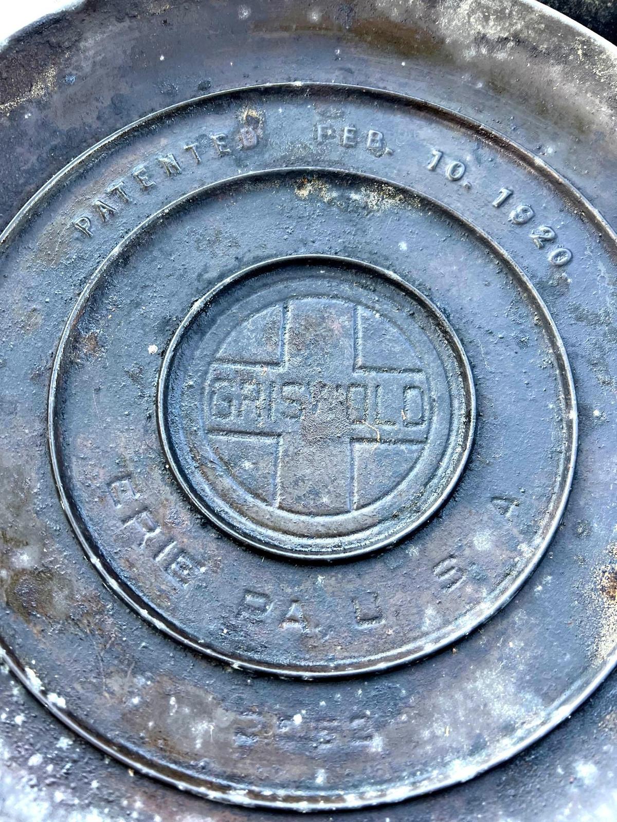 1920 Griswold cast No 9 Dutch oven