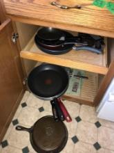 pots & pans & lodge cast iron frying pan