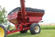 Brent 782 Grain Cart, Red In Color, 1 Owner, Scale, Hydraulic Spout, Small 1000pto, LED Lights, Roll