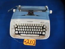 VINTAGE ROYAL TYPEWRITER