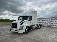 2013 VOLVO TRUCK VNL TANDEM AXLE DAY CAB TRUCK TRACTOR VIN: 4V4NC9EH9DN564338