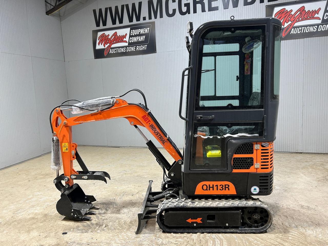 AGROTK QH13R Mini Excavator