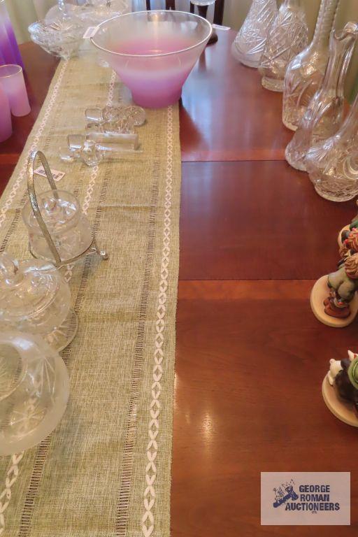 Vintage dining table with three leaves, table protectors and six chairs