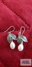 Floral leaf dangle earrings with pearl like stone marked 925 4.1 G (Description provided by seller)