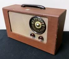 Vintage Emerson 1940 Tube Radio - Model 505-523, 15"x5½"x9½", Working