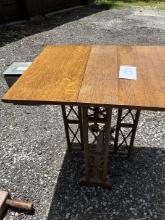 wicker/oak drop leaf gate leg table 24"x30"