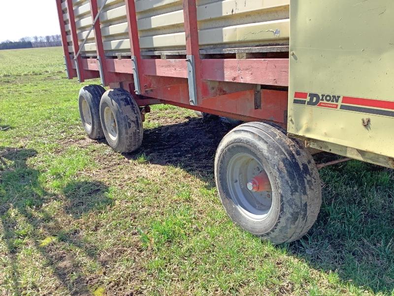 Dion 1016 SE Left Hand Unload 4 Beater Forage Wagon