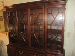 Henkel-Harris Virginia Galleries Collection Chippendale Style Breakfront Lighted China Cabinet