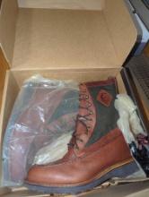 (BR1) CHIPPEWA BOOTS, SIZE 10EE MEN'S BROWN BOOT, OPEN BOX, APPEARS USED.