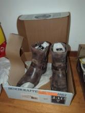 (BR1) FRYE BOOTS, MEN'S SIZE 11 1/2" HARNESS BOOTS, OPEN BOX, APPEARS USED.