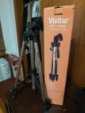 (BR2) VIVITAR VPT-120SE DELUXE LIGHTWEIGHT VIDEO/PHOTO TRIPOD WITH BOX.