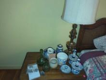 (MBR) LOT OF ASSORTED ITEMS INCLUDING GOLD TONED LAMP WITH SHADE, BLUE AND WHITE CANDLE STICK