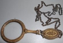 MAGNIFYING GLASS WITH CHAIN WITH SMELL BOX