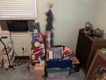 (BR3) LARGE LOT OF MISC. CHRISTMAS ITEMS TO INCLUDE: A VINTAGE PLASTIC LIGHT UP TABLE TOP SANTA,