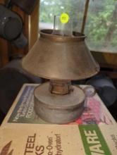 (GAR) VINTAGE OIL LAMP wit6h GLASS CHIMNEY AND METAL SHADE, MEASURE APPROXIMATELY 11 INCHES TALL