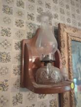 (DR) WALL HANGING WOODEN OIL LAMP SHELF WITH A HIS HURRICANE OIL LAMP, MEASURE APPROXIMATELY 7 IN X
