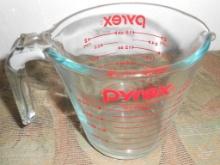 PYREX GLASS MEASURING CUP