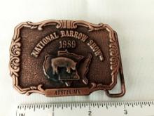 BELT BUCKLE "NATIONAL BARROW SHOW 1989" AUSTIN MN LIMITED EDITION #1 OF 100 DIST BY HOWE ADV.