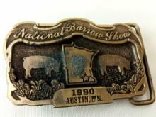 BELT BUCKLE NATIONAL BARROW SHOW AUSTIN MN 1990 LIMITED EDITION NUMBER 34 OF 100 DIST BY HOWE ADV